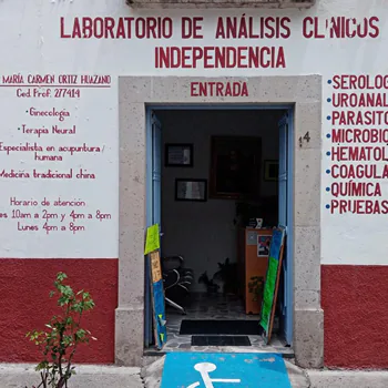 Fachada de la sucursal Centro de Laboratorios Independencia